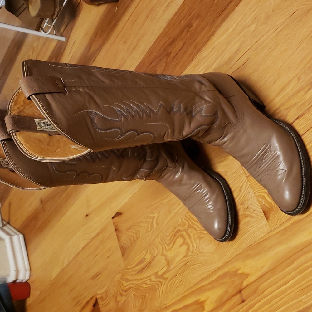 Leather cowboy shoes